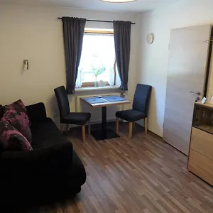 Grüsser In Apartment